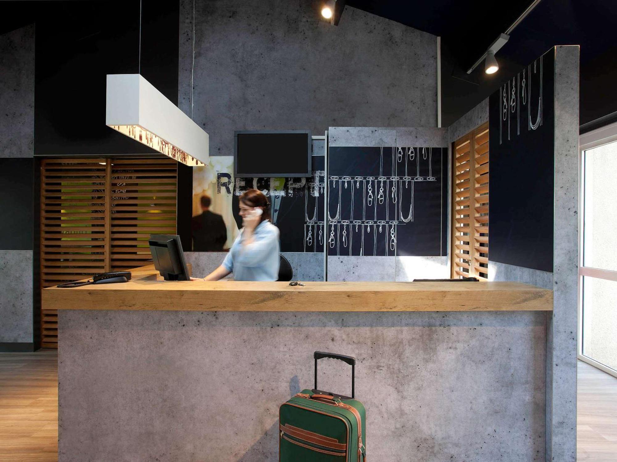 ibis budget Tarbes Buitenkant foto